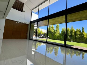 CASA EN VENTA EL CAMPANARIO, QUERÉTARO.