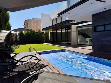 CASA EN VENTA EL CAMPANARIO, QUERÉTARO.