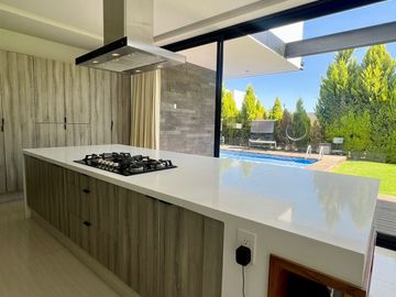 CASA EN VENTA EL CAMPANARIO, QUERÉTARO.