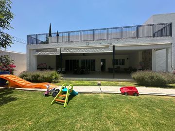 CASA EN VENTA EN VILLAS DEL MESON QUERETARO
