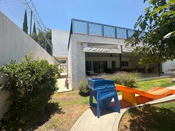 CASA EN VENTA EN VILLAS DEL MESON QUERETARO