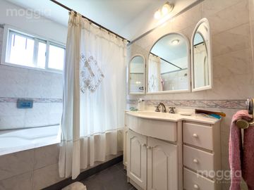 Casa en Venta en Muy Buen Estado con Parrilla y Pileta en Boulogne