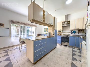 Casa en Venta en Muy Buen Estado con Parrilla y Pileta en Boulogne