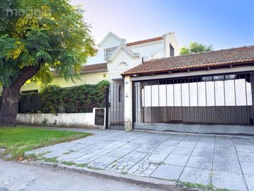 Casa en Venta en Muy Buen Estado con Parrilla y Pileta en Boulogne