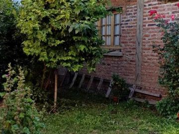 Terreno con casa, totalmente plano, idel desarrollo