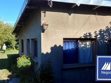 Terreno con casa, totalmente plano, idel desarrollo
