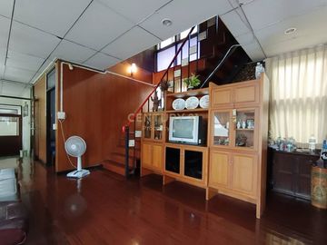 Vintage detached house for sale, prime location in the heart of the city, Chan Road, Soi 17, large land area 100 sq m, 400 sq m. No.55-HH-67073
