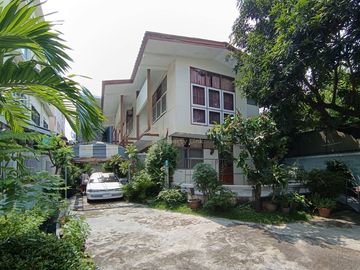 Vintage detached house for sale, prime location in the heart of the city, Chan Road, Soi 17, large land area 100 sq m, 400 sq m. No.55-HH-67073