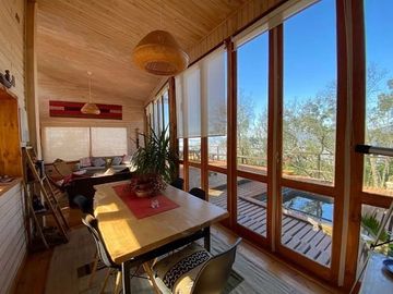 ENCANTADORA CASA EN EL BOSQUE LAS ACHIRAS