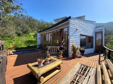 ENCANTADORA CASA EN EL BOSQUE LAS ACHIRAS