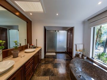 Impecable, 1 nivel, jardín 600m2