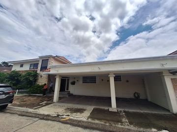 Venta Casa 5 dorm  en Urb. Rio Grande, Via Samborondón  RRR