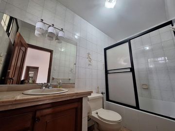 Venta Casa 5 dorm  en Urb. Rio Grande, Via Samborondón  RRR