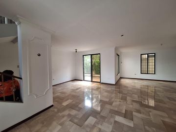 Venta Casa 5 dorm  en Urb. Rio Grande, Via Samborondón  RRR