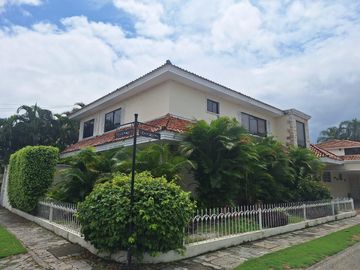 Venta Casa 5 dorm  en Urb. Rio Grande, Via Samborondón  RRR