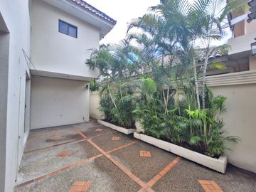 Venta Casa 5 dorm  en Urb. Rio Grande, Via Samborondón  RRR