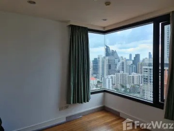 2-Bdr Condo at Sukhumvit 22, High Floor, near EM District