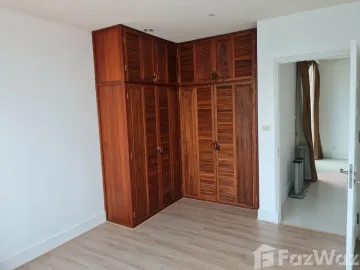 2-Bdr Condo at Sukhumvit 22, High Floor, near EM District