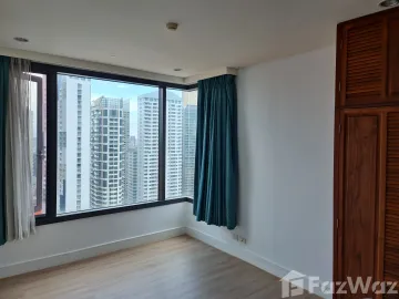 2-Bdr Condo at Sukhumvit 22, High Floor, near EM District