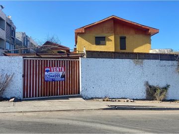 Casa en Jardines del Sur con Local Comercial