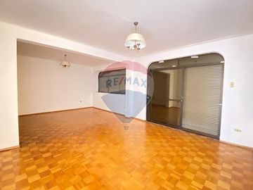 Casa en Jardines del Sur con Local Comercial