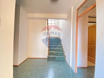 Casa en Jardines del Sur con Local Comercial
