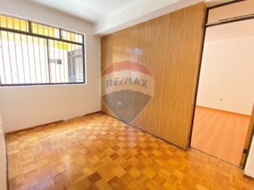 Casa en Jardines del Sur con Local Comercial
