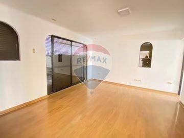Casa en Jardines del Sur con Local Comercial