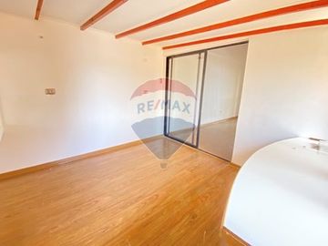 Casa en Jardines del Sur con Local Comercial