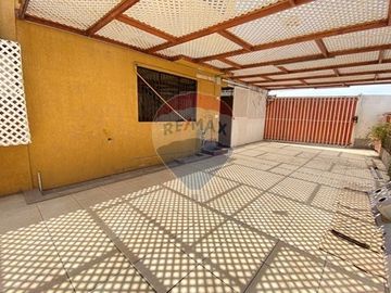 Casa en Jardines del Sur con Local Comercial