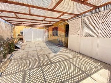 Casa en Jardines del Sur con Local Comercial