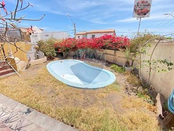 Casa en Jardines del Sur con Local Comercial