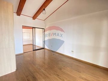 Casa en Jardines del Sur con Local Comercial