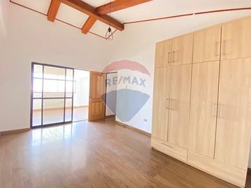 Casa en Jardines del Sur con Local Comercial