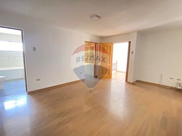 Casa en Jardines del Sur con Local Comercial
