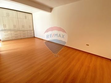 Casa en Jardines del Sur con Local Comercial