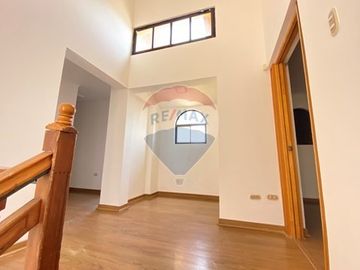 Casa en Jardines del Sur con Local Comercial