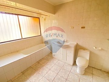 Casa en Jardines del Sur con Local Comercial