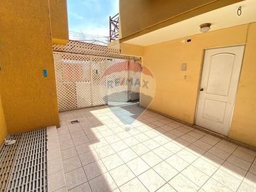 Casa en Jardines del Sur con Local Comercial