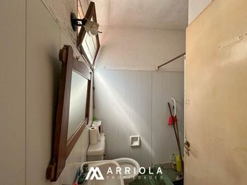 Chalet sobre lote de 22 x 10 en esquina. Parque Primavesi. Barrio San Carlos.