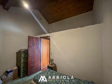 Chalet sobre lote de 22 x 10 en esquina. Parque Primavesi. Barrio San Carlos.