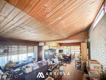 Chalet sobre lote de 22 x 10 en esquina. Parque Primavesi. Barrio San Carlos.