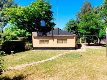 Casa en venta - 2 Dormitorios 1 Baño - Cochera - 600Mts2 - General Paz