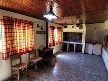 Casa en venta - 2 Dormitorios 1 Baño - Cochera - 600Mts2 - General Paz