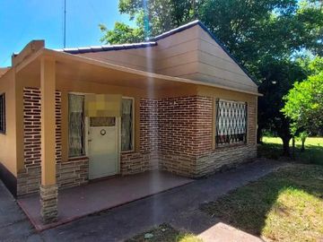 Casa en venta - 2 Dormitorios 1 Baño - Cochera - 600Mts2 - General Paz