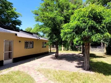 Casa en venta - 2 Dormitorios 1 Baño - Cochera - 600Mts2 - General Paz