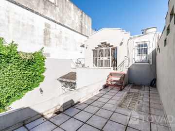 Casa 4 Ambientes con Apartamento Independiente en Devoto!