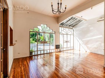 Casa 4 Ambientes con Apartamento Independiente en Devoto!