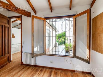 Casa 4 Ambientes con Apartamento Independiente en Devoto!