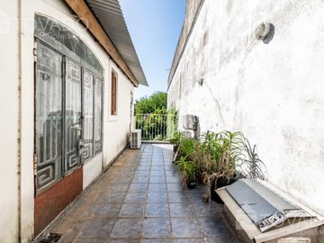 Casa 4 Ambientes con Apartamento Independiente en Devoto!